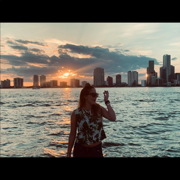 Forever 21 leaf top - Picture 1 of 4